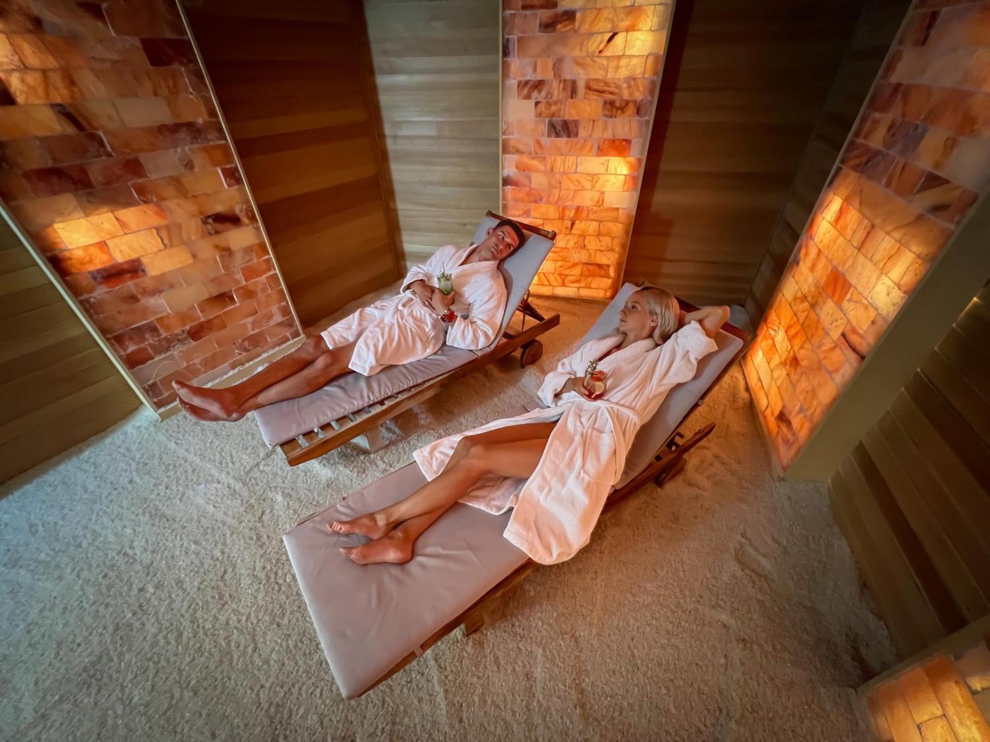 צ'ארזיקובי Notera Hotel Spa מראה חיצוני תמונה